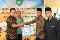 Wawako Serahkan Dana Desa Tahap I di Desa Talang Batu dan Rambang Senuling