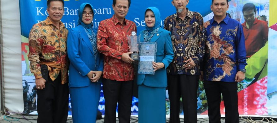 PRABUMULIH TERIMA PENGHARGAAN PAKARTI UTAMA II PHBS TINGKAT NASIONAL