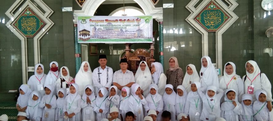ASISTEN I PEMERINTAH KOTA PRABUMULIH MEMBUKA KEGIATAN PERAGAAN MANASIK HAJI ANAK RA