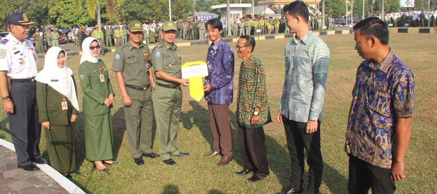 APEL BULANAN DAN PENYERAHAN MOBIL DUMP TRUCK  DARI KEMENTERIAN LINGKUNGAN HIDUP