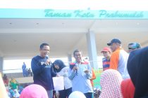 JALAN SANTAI, AKSI PUNGUT SAMPAH, DAN SENAM BERSAMA MASYARAKAT KOTA PRABUMULIH DALAM RANGKA HUT PGRI YANG KE – 74 DAN HGN TAHUN 2019.