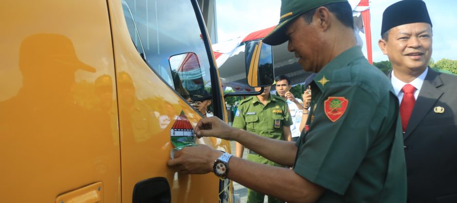 APEL MINGGUAN SEKALIGUS MEMPERINGATI HARI KESEHATAN NASIONAL (HKN) KE 55 KOTA PRABUMULIH DAN PENYERAHAN MOBIL BANTUAN KEMENTRIAN PERHUBUNGAN RI DI HALAMAN KANTOR PEMERINTAH KOTA PRABUMULIH.