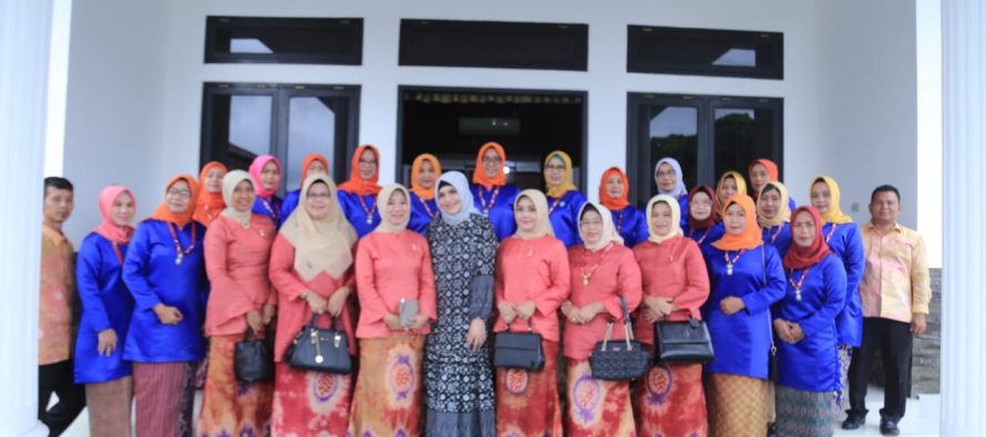 Wawako Buka Seminar Sehari bersama dr.Lula Kamal.M.Sc dalam rangka Peringatan Hari Ibu ke-91 di Kota Prabumulih