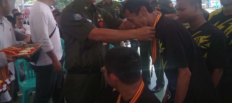 Penyerahan Mendali Peparprov Cabor Voly duduk