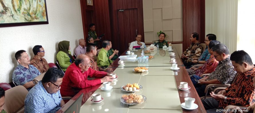 Walikota Terima Kunjungan Silaturahmi dan Penyerahan Piagam Penghargaan dari Bapak Uskup Keuskupan Agung Palembang