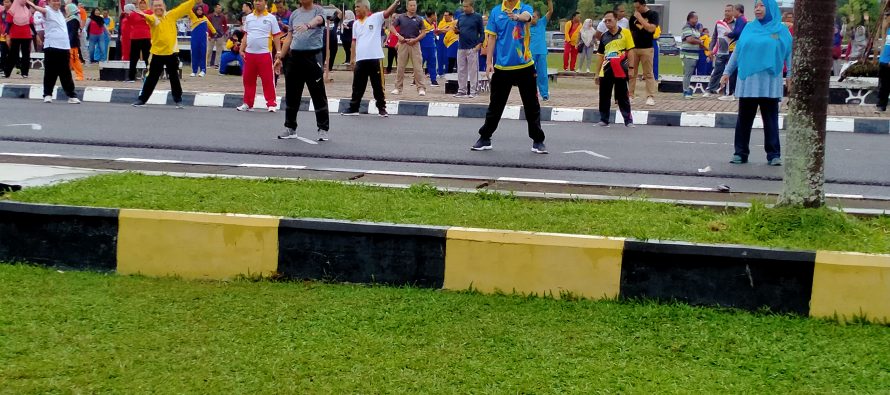 SENAM PAGI BERSAMA DIHALAMAN PEMKOT PRABUMULIH