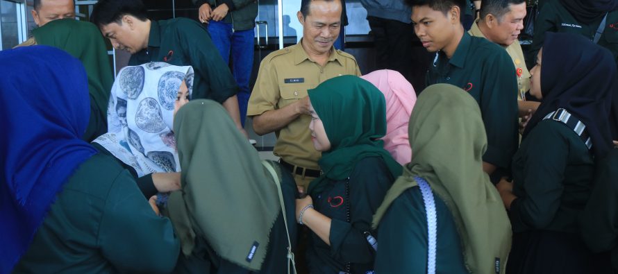 PELEPASAN DAN PENGEMBALIAN MAHASISWA KKN FAKULTAS EKONOMI SEKRETARIAT PANITIA KKN V di RUANG RAPAT Lt.1 PEMERINTAH KOTA PRABUMULIH