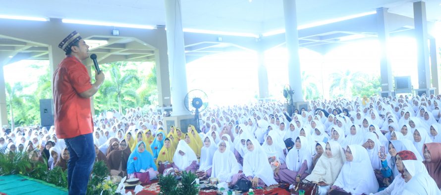 Pengajian Bulanan Bersama Ustad Riza Muhammad di Pendopoan Rumah Dinas Walikota Prabumulih
