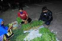 “Ramaikan Pasar Pagi,Pegawai Diskominfo Prabumulih Belanja Sambil Sosialisasi pencegahan Wabah Corona Virus”