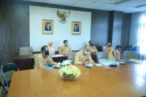 Vidcon Pelaksanaan Rapat Koordinasi Program Penertiban Barang Milik Daerah Layanan Pertahanan Secara Elektronik (Host To Host) dan Penanganan Pandemi Covid 19 di Ruang Rapat Sekretariat Gugus Tugas Covid 19 Pemerintah Kota Prabumulih