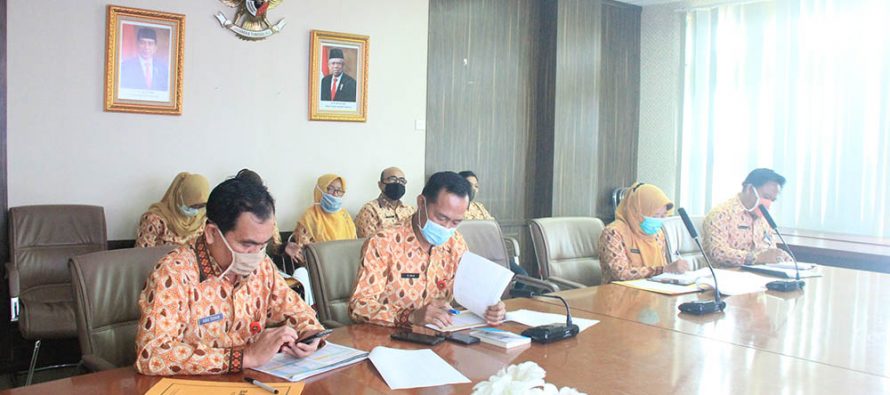 VIDCON Rapat Koordinasi dan Pokja AMPL dan Perumahan Tahun 2020 di Provinsi Sumatera Selatan di Ruang Sekretariat Gugus Tugas Covid-19 Pemerintah Kota Prabumulih