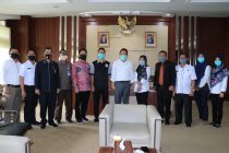 Penyerahan Sertifikat di daerah Patih Galung Kota Prabumulih