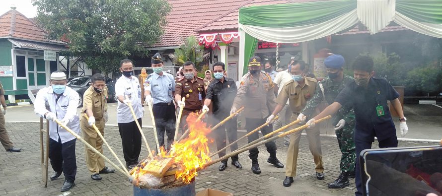 Pemusnahan Barang Bukti dalam Rangka Hari Bhakti Adhyaksa ke-60