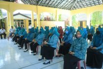 Pembagian Souvenir MUG Ke 37 Kel/Desa Dalam Rangka Kegiatan Pelayanan IVA