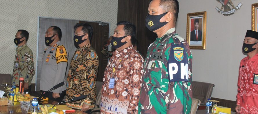 RAPAT KOORDINASI DAN PENGARAHAN PANGLIMA TNI DAN KAPOLRI KEPADA GUGUS TUGAS PERCEPATAN PENANGGULANGAN PANDEMI COVID-19 PROVINSI SUMATERA SELATAN.