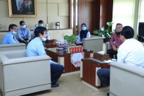 Audiensi Kepala Kantor Pelayanan Pajak Pertama Kota Prabumulih dengan Pemerintah Kota Prabumulih di Ruang Kerja Walikota Prabumulih