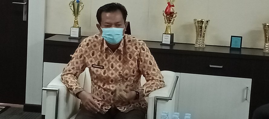 PEMBERIAN SEMBAKO SECARA SIMBOLIS UNTUK PAREKRAF TERDAMPAK COVID-19
