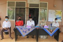 Penyerahan Bantuan Bagi Korban Bencana angin puting beliung sekaligus sholat jumat berjamaah.