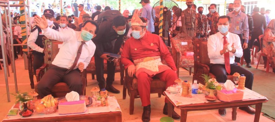 Penyerahan Bantuan Korban Bencana Alam Angin Puting Beliung di Kecamatan RKT.