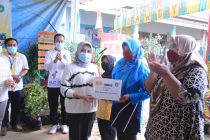 Sekda Serahkan Hadiah Pemenang Lomba Taman Herbal Jahe Merah Bejo dan Panen Raya Jahe Merah