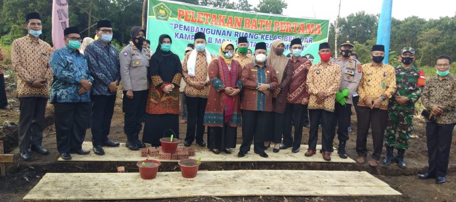 PELATAKAN BATU PERTAMA PEMBANGUNAN  MAN 1 KAMPUS B KOTA PRABUMULIH