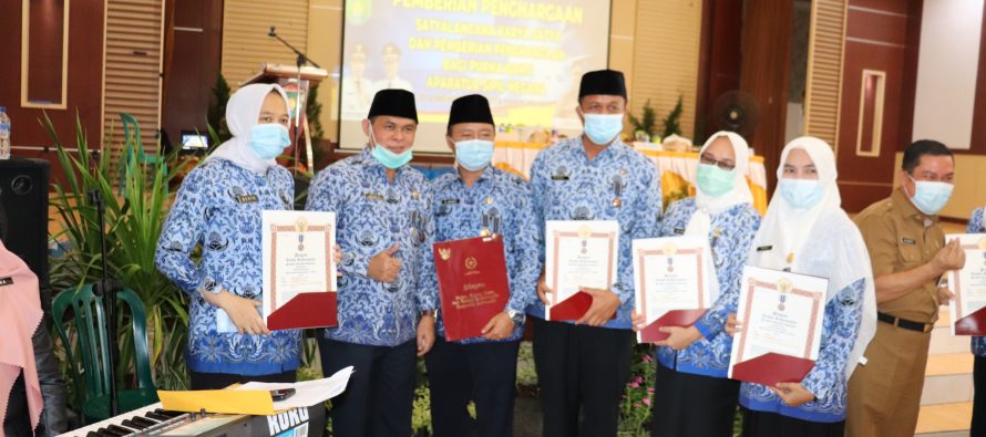 Pemberian Penghargaan Satyalancana Karya Satya dari Presiden RI Kepada ASN Yang Telah Mengabdi Selama 10Tahun,20Tahun,30Tahun, Sekaligus Pemberian Penghargaan Bagi Purna Bakti ASN