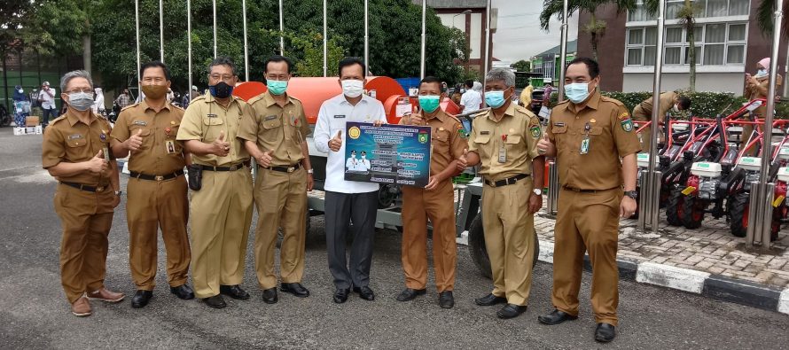 PENYERAHAN BANTUAN PERALATAN PENGELOLAHAN PERIKANAN DAN ALSINTA