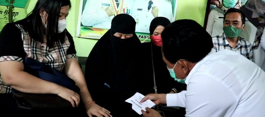 Walikota Serahkan Bantuan Korban Kebakaran di Patih Galung dan Pasar I