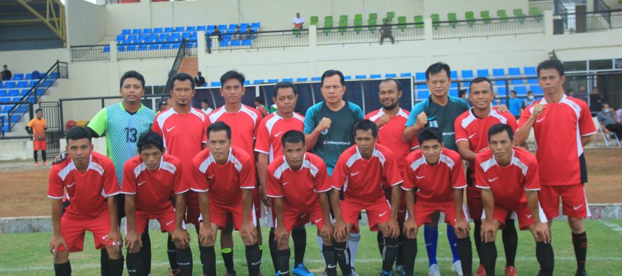 Pertandingan Persahabatan Bola Kaki Club Pemkot / Pesipra All Star Dengan Club Persidiwa. Di Stadion Talang Jimar