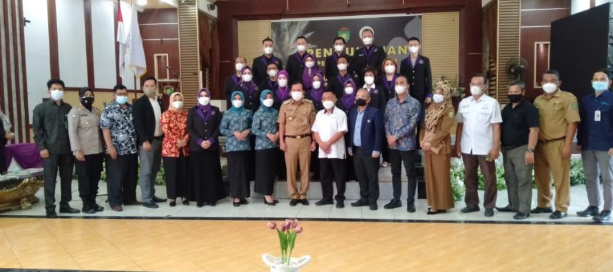 Pengukuhan dan Pelantikan Kepengurusan Perhimpunan Hotel dan Restoran Indonesia (PHRI) di Kota Prabumulih Tahun 2021-2026. Di Gedung Kesenian Rumah Dinas Walikota Prabumulih.