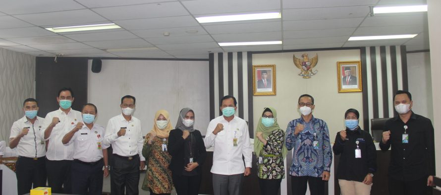 PENADATANGANAN PERJANJIAN KERJA SAMA ANTARA PEMERINTAH KOTA PRABUMULIH DENGAN BPJS KETENAGAKERJAAN CABANG MUARA ENIM DAN BPJS KESEHATAN CABANG PRABUMULIH di RUANG RAPAT Lt.I PEMERINTAH KOTA PRABUMULIH