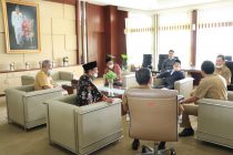 Audiensi Ma’had Himmatuna SMP dan SMA Islam Terpadu (Khusus Putra) dengan pemerintah Kota Prabumulih terkait akan di resmikannya Ma’had Himmatuna Prabumulih (Sekolah Islam Terpadu SMP dan SMA Khusus Putra) di Ruang Kerja Walikota Prabumulih