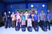 Penyerahan Bantuan Untuk Para Dhuafa Secara Simbolis