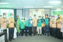 Paparan Potensi Dan Pengaruh Tanaman Talas Bengkelong Pada Sela Pohon Karet.