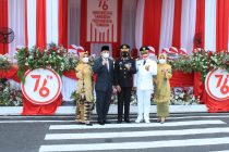 Upacara Senja Penurunan Bendera Merah Putih HUT RI Ke-76