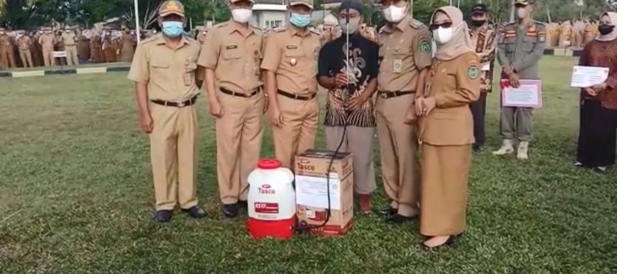 Apel Mingguan Sekaligus Penyerahan Bantuan Dari Kementerian Pertanian Republik Indonesia Kepada Pemerintah Kota Prabumulih Untuk Kelompok Tani di Kota Prabumulih.