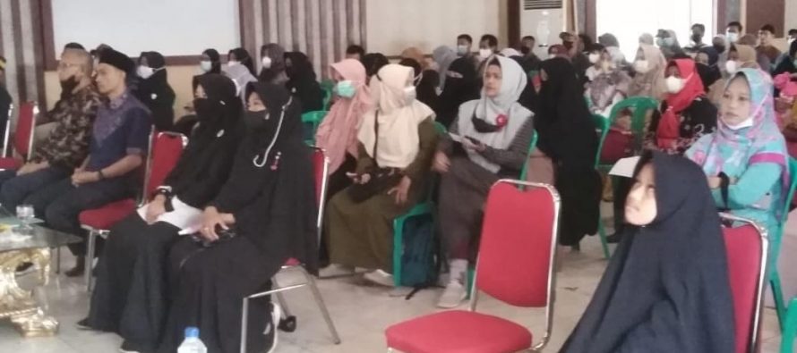 Seminar Parenting : Orang Tua Cerdas Mendidik Generasi Gadget. Di Gedung Kesenian Rumah Dinas Walikota Prabumulih