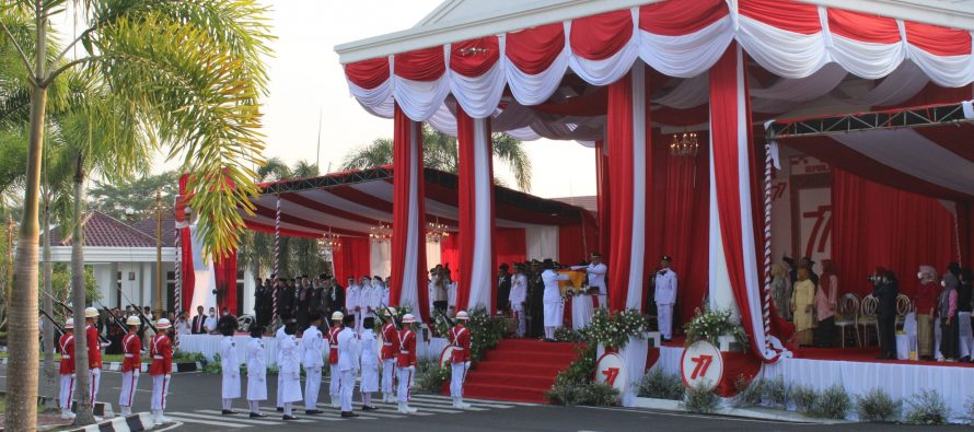 Upacara Senja Penurunan Bendera Merah Putih HUT RI Ke-77