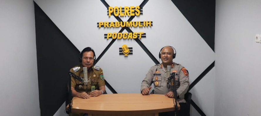 Walikota Prabumulih menjadi narasumber pertama yang hadir dalam podcast perdana bersama Polres Kota Prabumulih di Mini Studio Podcast Polres Prabumulih