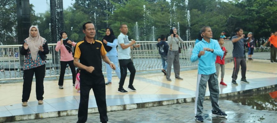 Pemerintah Kota Prabumulih bersama Bagian Organisasi Kota Prabumulih menyelenggarakan kegiatan senam bersama di Taman Prabujaya Kota Prabumulih