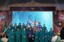 pembukaan Rapat Konsultasi (Rakon) PKK dan Rapat Kerja Daerah (Rakerda) Dekranasda yang diikuti seluruh Kabupaten dan Kota se-Sumsel di Hotel Aryaduta Palembang