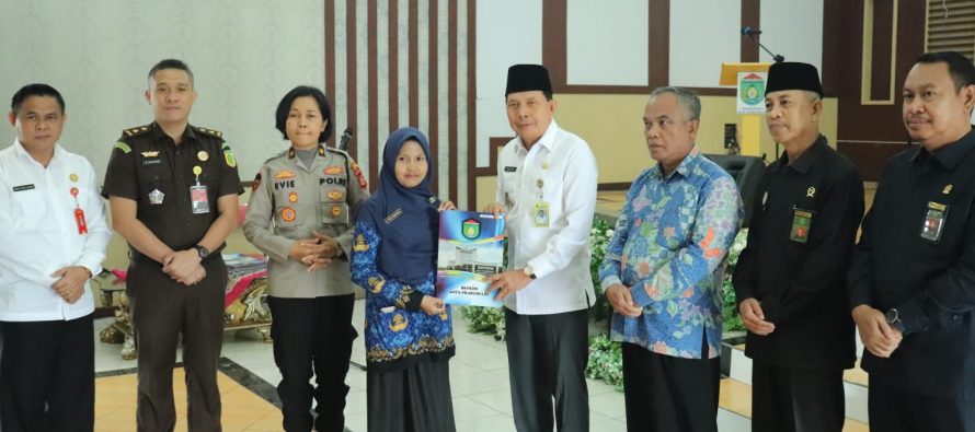 Pengangkatan CPNS Menjadi PNS Formasi Tahun 2021 dan Pengambilan Sumpah atau Janji PNS Serta Penyerahan SK CPNS Formasi STTD Tahun 2022 di Lingkungan Pemerintah Kota Prabumulih Tahun 2023.
