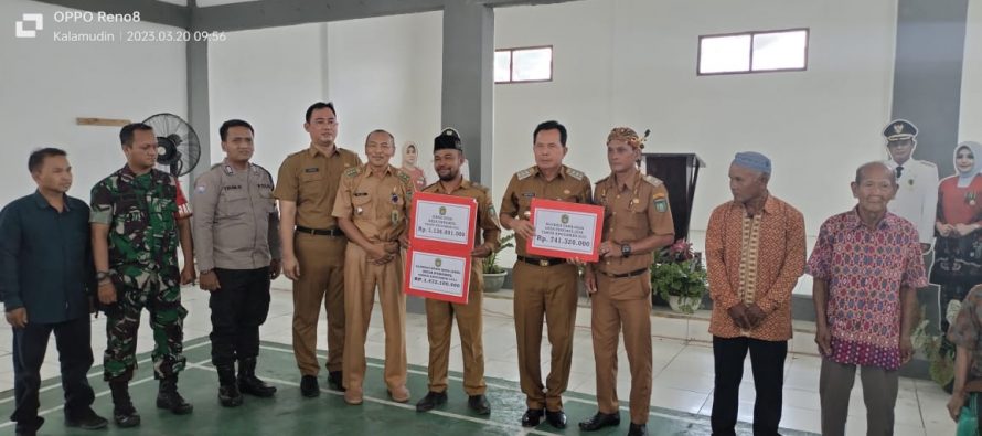 Penyerahan Alokasi Dana Desa Tahun 2023 di Desa Pangkul dan Pangkul Jaya