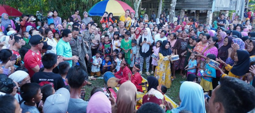 Masyarakat Desa Sukarame Tumpah Ruah Sambut Kedatangan Kapten Persipra 