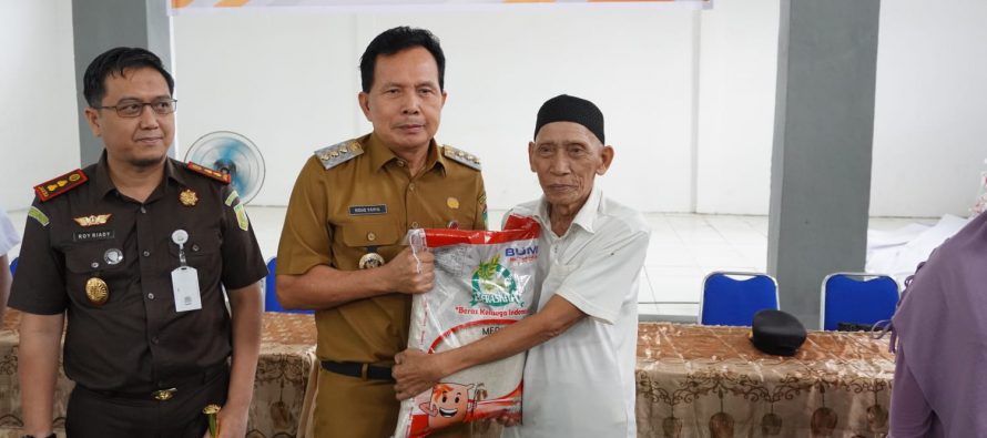 Launching Penyaluran Cadangan Pangan Pemerintah. Di Gedung Serba Guna ( GSG ) Desa Pangkul, Kec. Cambai Kota Prabumulih