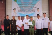 Penyerahan Secara Simbolis Bantuan Operasional dan Insentif Serta Bantuan Baznas Kota Prabumulih Tahun 2023 Oleh Walikota Prabumulih