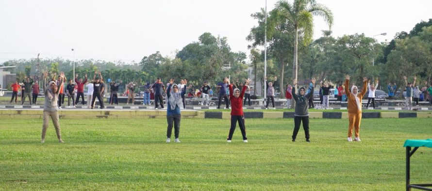 Wakil Walikota Prabumulih, H. Andriansyah Fikri, S. H, Membersamai Senam Pagi Bersama di Halaman Kantor Pemerintah Kota Prabumulih