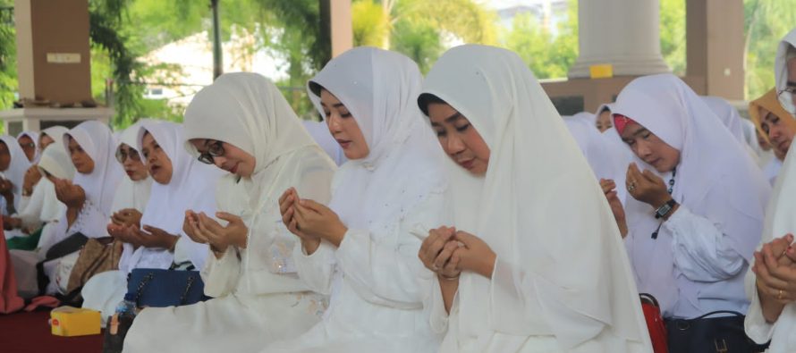 Pengajian Rutin Triwulan Majelis Taklim Kota Prabumulih di Pendopoan Rumah Dinas Walikota Prabumulih