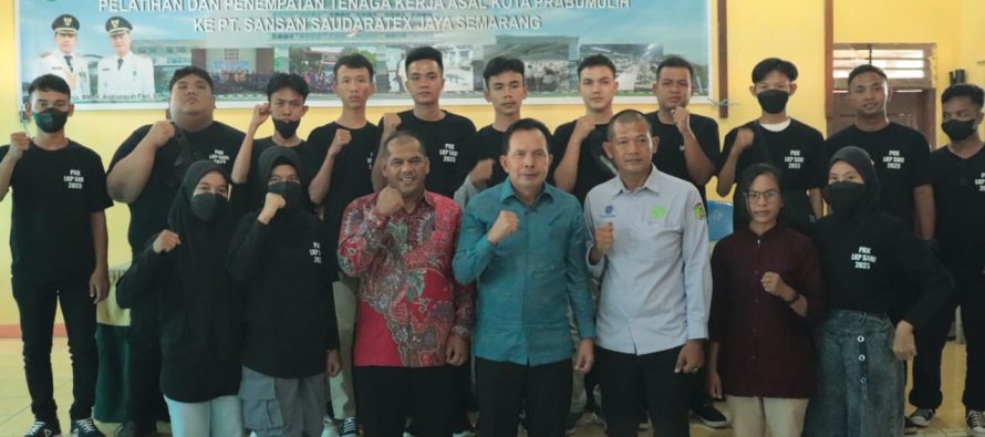 Pelepasan Keberangkatan Peserta Pelatihan dan Penempatan Tenaga Kerja Asal Kota Prabumulih Ke PT. Sansan Saudaratex Jaya 3 di Kota Semarang