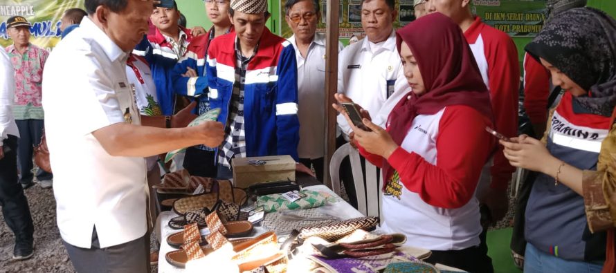 WALIKOTA PRABUMULIH HADIR DALAM PEMBUKAAN PELATIHAN EKONOMI KREATIF PENGELOLAAN DAUN NANAS